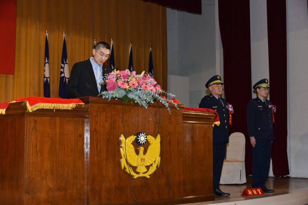 「基隆市警局分局長交接布達」 謝國樑期勉行人安全與反詐 市長謝國樑致詞。(圖/記者薛秀蓮 翻攝)