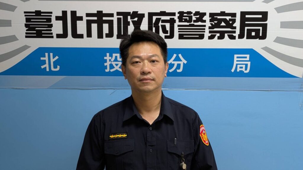警民聯手成功阻詐 「北投分局」即時攔阻異常金流 北投分局光明所巡佐黃國欽說明。(圖/記者薛秀蓮 翻攝)