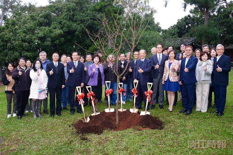 陳洋淵捐贈140棵富士櫻 期淡江校花綻風華 陳洋淵捐贈140棵富士櫻 期淡江校花綻風華