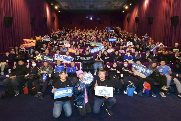 全台轟動《冠軍之路》票房炸裂！上映首週衝破2500萬 大聯盟主播也關注