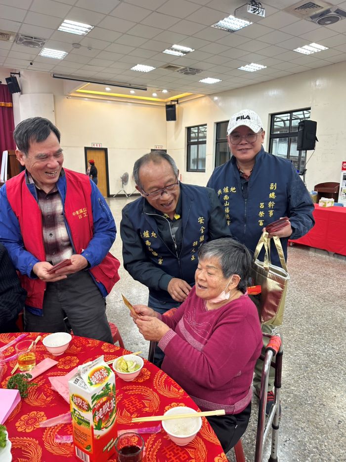 關懷獨老 中和區圍爐傳愛幸福送暖 關懷獨老 中和區圍爐傳愛幸福送暖