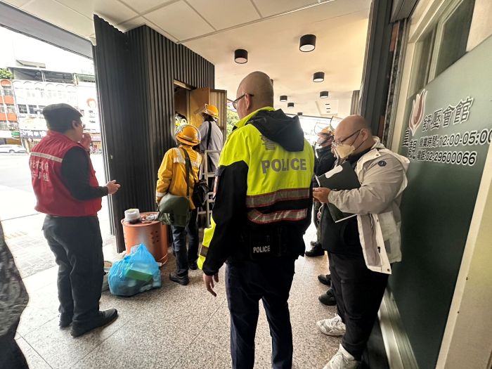 暗藏春色遭查仍營業 海山警強制斷養生館水電 暗藏春色遭查仍營業 海山警強制斷養生館水電