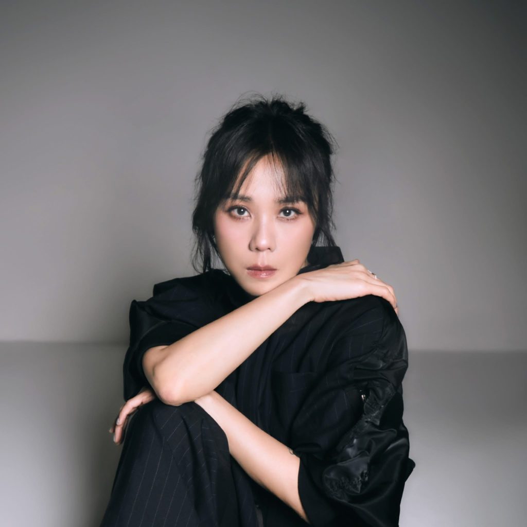 半模糊中的清澈:金曲歌后蔡健雅式溫柔,書寫五十一歲生日的自在人生 半模糊中的清澈:金曲歌后蔡健雅式溫柔,書寫五十一歲生日的自在人生