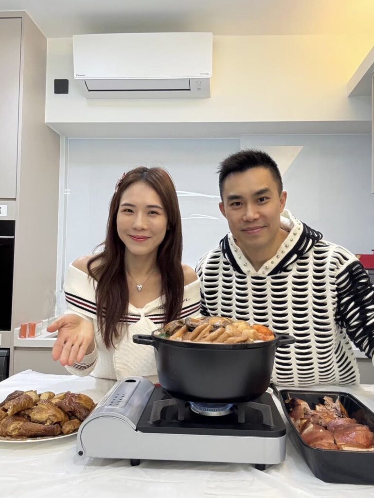 團團圓圓!吳申梅除夕守香港小家庭 米其林盆菜年味拉滿 5 下午4.22 2026 2 23的影像 1