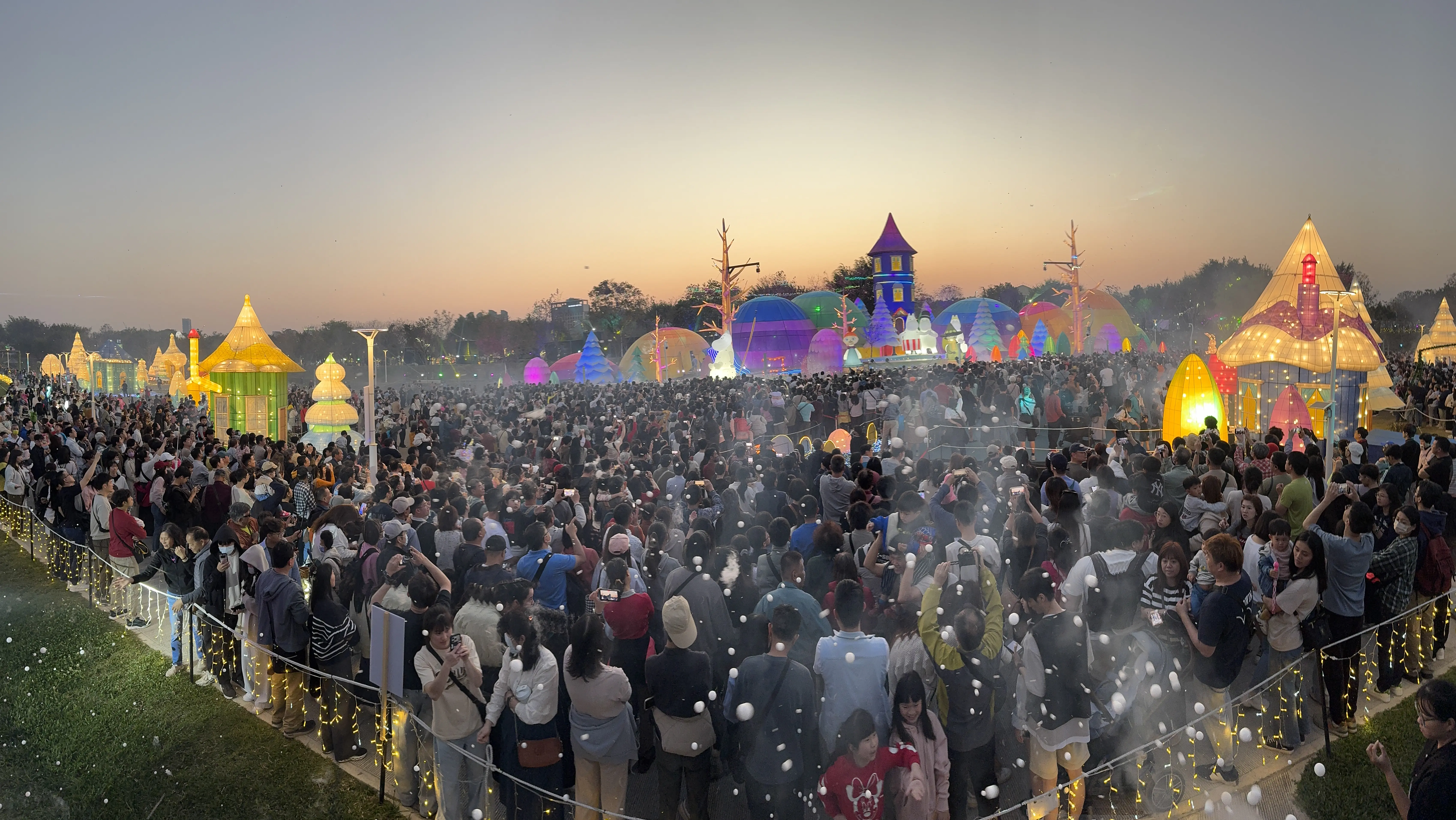 中台灣燈會見證社會高水準!姆明女友的熊馬吉還在原地 市府大讚民眾「最萌守望者」 中台灣燈會見證社會高水準!姆明女友的熊馬吉還在原地 市府大讚民眾「最萌守望者」