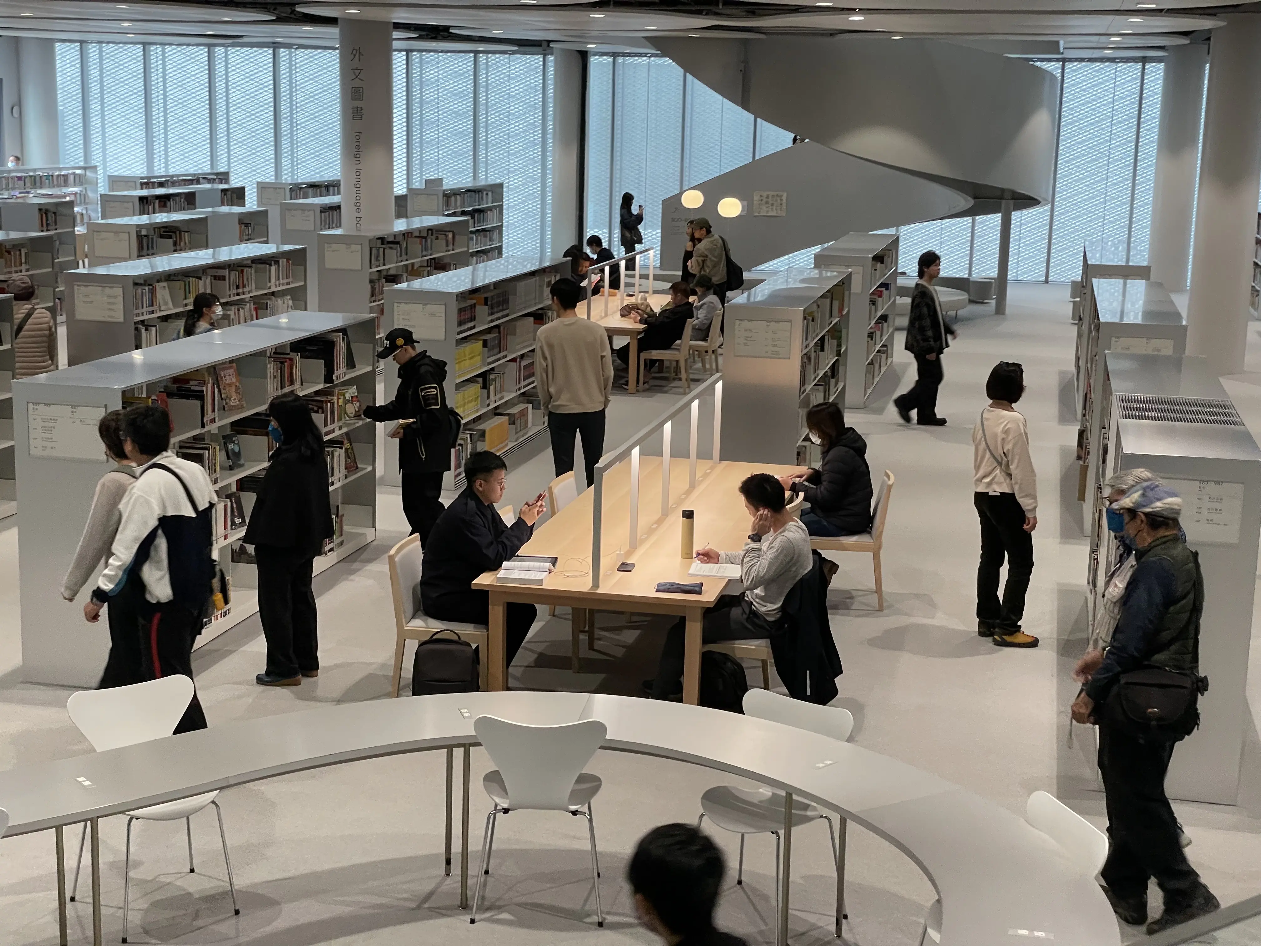 瑞馬踏春來!中市文化中心、市圖初四熱鬧開館 限量紅包福袋不容錯過 瑞馬踏春來!中市文化中心、市圖初四熱鬧開館 限量紅包福袋不容錯過