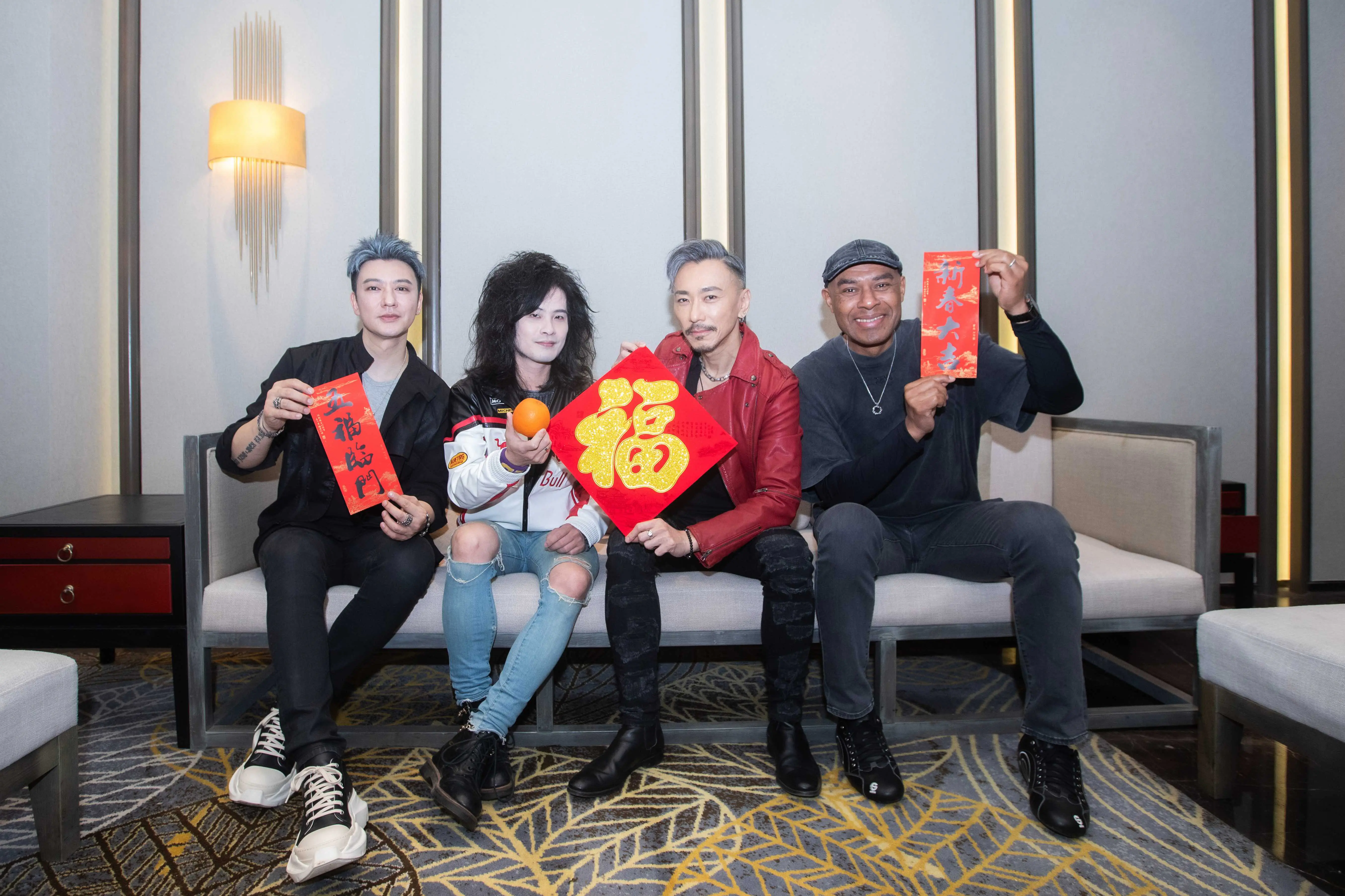 信樂團過年期間團員世界跑透透 開春齊聚團拜向樂迷送上滿滿祝福 信樂團過年期間團員世界跑透透 開春齊聚團拜向樂迷送上滿滿祝福