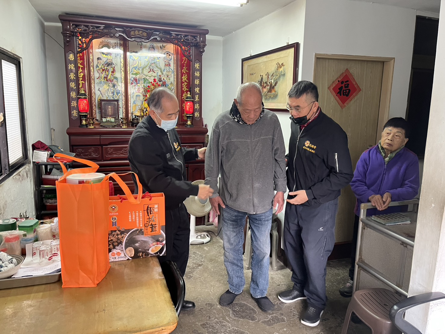 關懷北投人瑞榮民 北市榮服處歲末祝賀送暖 44 《圖說》90歲陳文淵爺爺參與八二三砲戰,年輕時投身保家衛國行列,將青春奉獻國家。〈臺北市榮服處提供〉