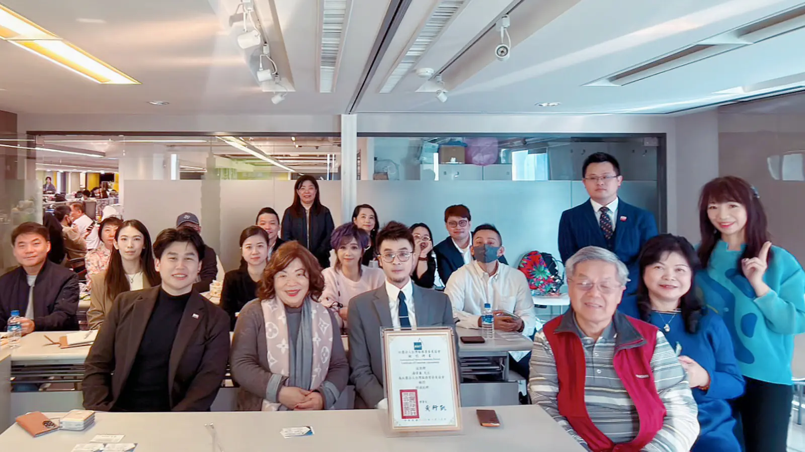 實戰品牌戰略專家潘偉亷 獲聘台灣服務業發展協會顧問,強化產業品牌戰略佈局 實戰品牌戰略專家潘偉亷 獲聘台灣服務業發展協會顧問,強化產業品牌戰略佈局