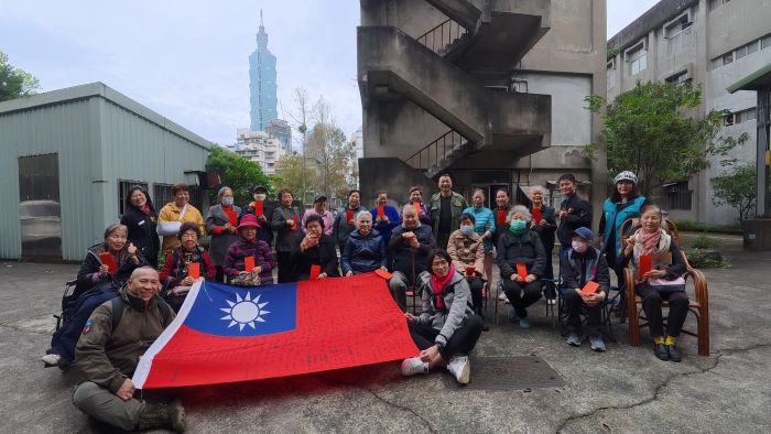 探訪高齡榮民眷 士官團關懷小組春節送暖馬上有愛 22 《圖說》士官團關懷小組「春節送暖、馬上有愛」關懷行動二。〈臺北市榮服處提供〉·