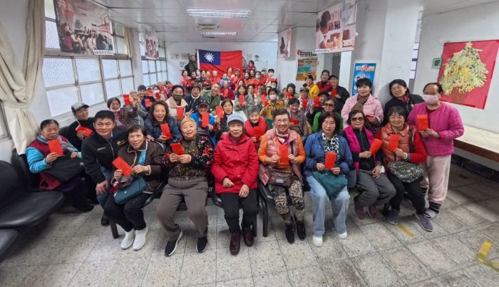 探訪高齡榮民眷 士官團關懷小組春節送暖馬上有愛 21 《圖說》士官團關懷小組「春節送暖、馬上有愛」關懷行動一。〈臺北市榮服處提供〉·