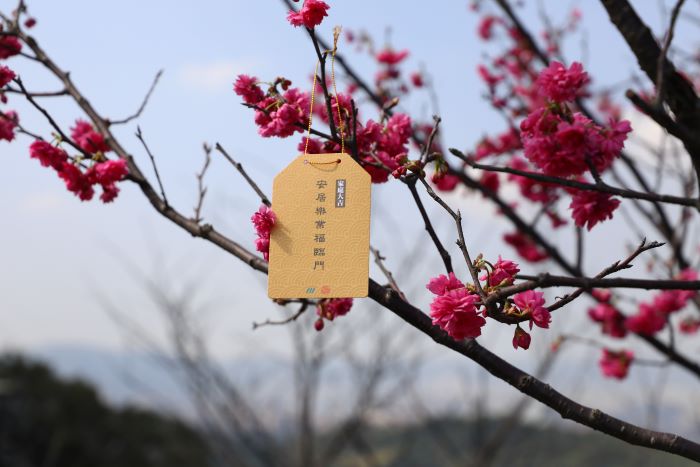 搭環狀線集章祈福 新北捷運限量送發財金迎新春 34 《圖說》「平安幸福」拼版畫平安符 二。〈新北捷運公司提供〉