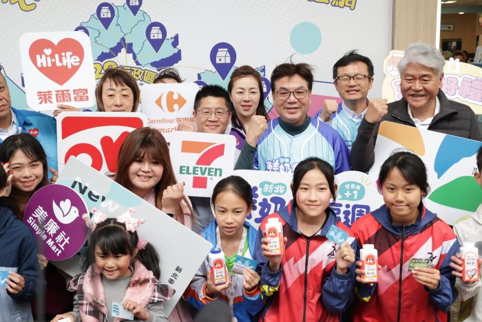 新北鮮奶幸福週上路 營養帶進生活寒暑假不打烊 40 《圖說》「新北鮮奶幸福週」計畫涵蓋全年52週,寒暑假也不打烊。〈教育局提供〉