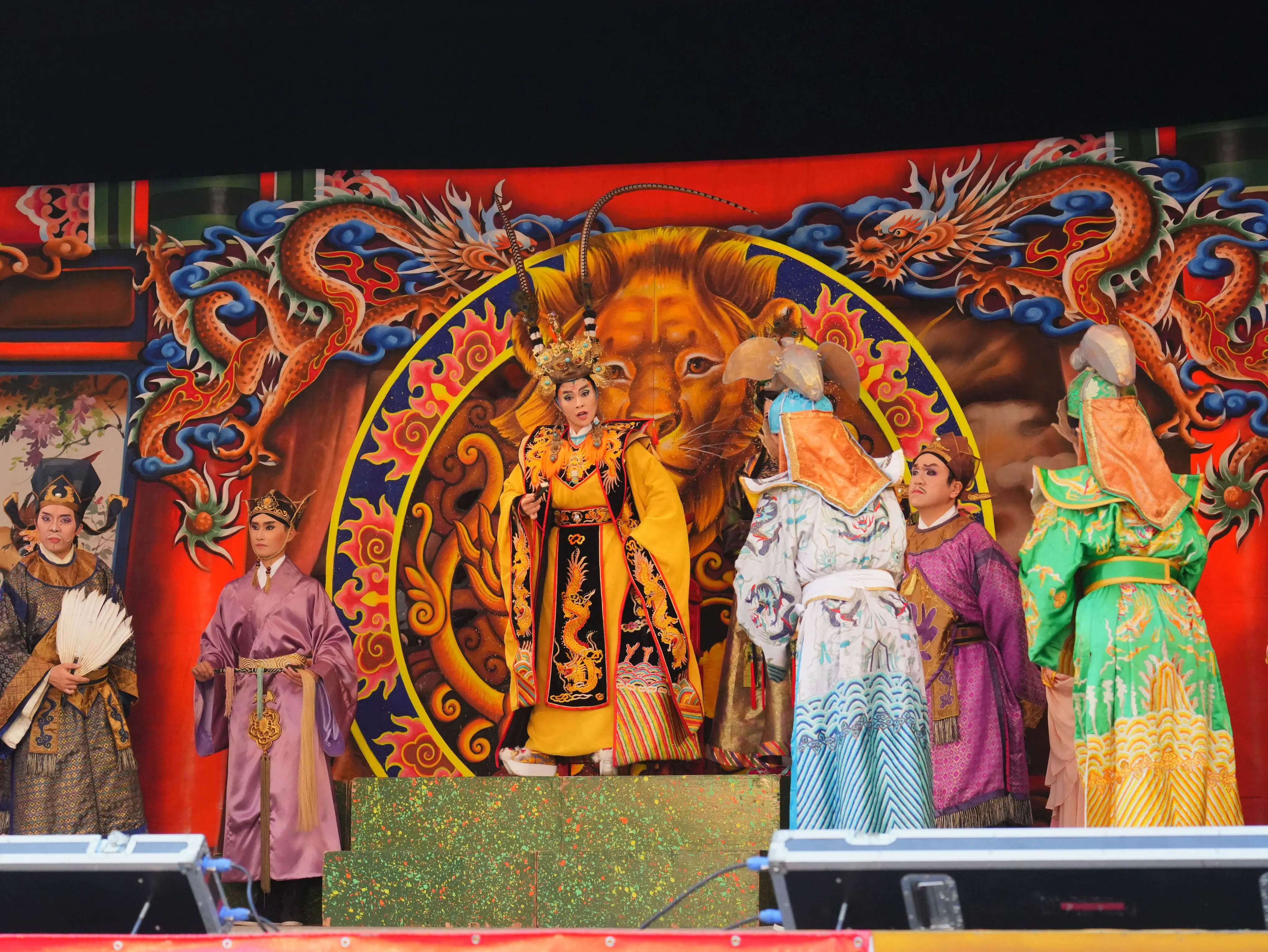 明華園《獅子王》龍井三陽玉府天宮熱力開演慶天公生 鄭副市長贈匾「昊天開泰」肯定廟方護佑地方 明華園《獅子王》龍井三陽玉府天宮熱力開演慶天公生 鄭副市長贈匾「昊天開泰」肯定廟方護佑地方