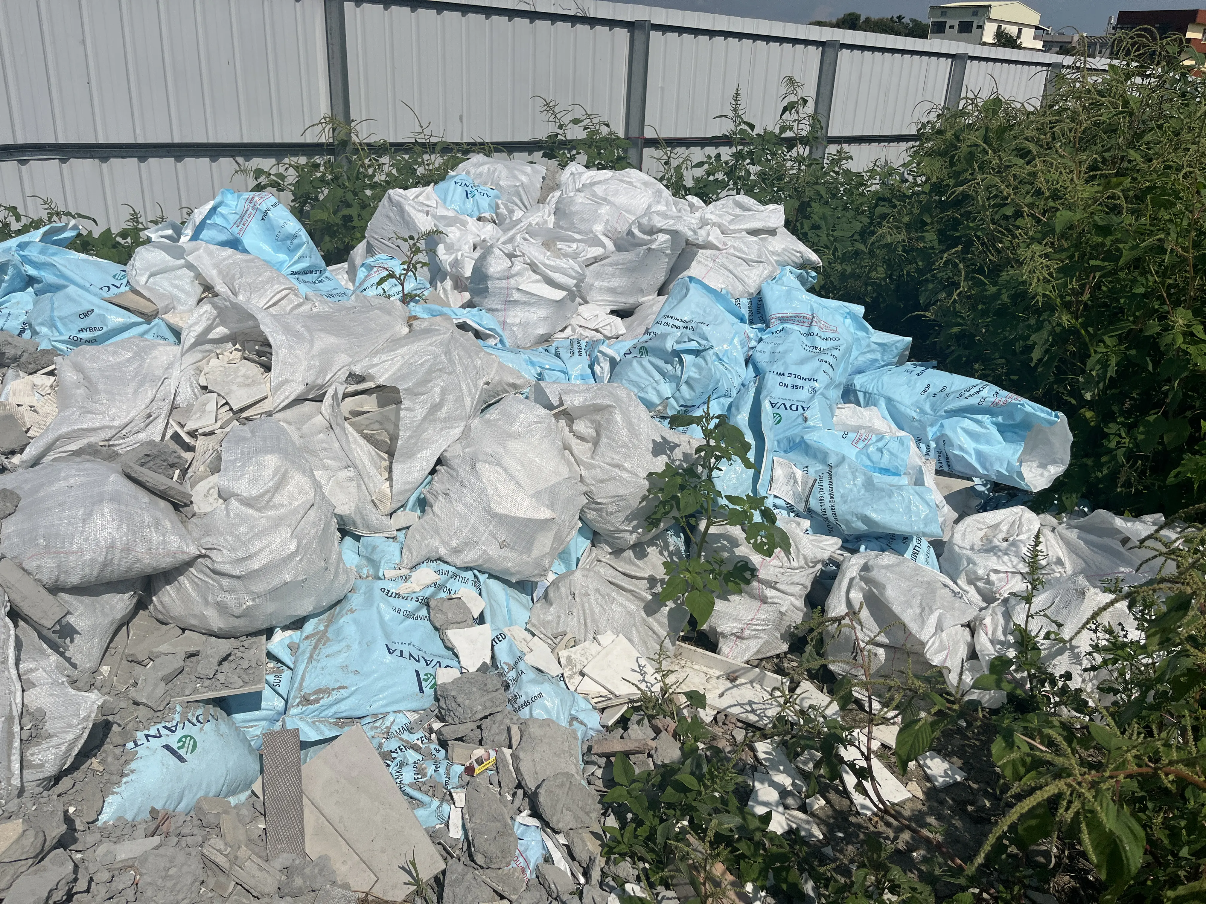 春節裝修勿亂丟廢棄物! 中市環保局科技監控非法棄置熱區 打擊環保犯罪 春節裝修勿亂丟廢棄物! 中市環保局科技監控非法棄置熱區 打擊環保犯罪