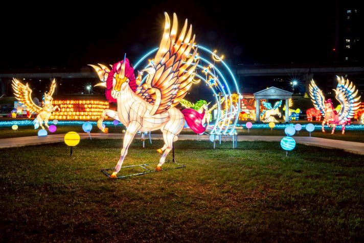 新北燈會攝影賽徵件 專家業餘、傳統創新隨拍隨投 55 《圖說》園區燈景設計結合傳統與創新元素。〈民政局提供〉