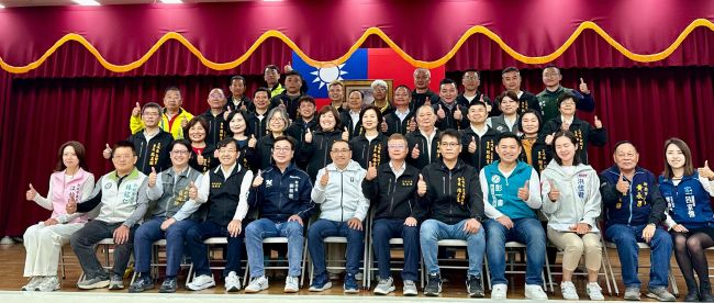 行動治理前進三鶯 侯:感謝里長衝鋒陷陣讓新北越來越好 12 《圖說》侯友宜市長與三峽里長。〈民政局提供〉