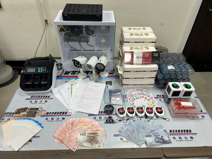 假競技真賭博 永和警破獲德州撲克賭場逮23人 29 《圖說》賭資、籌碼等證物。〈永和分局提供〉
