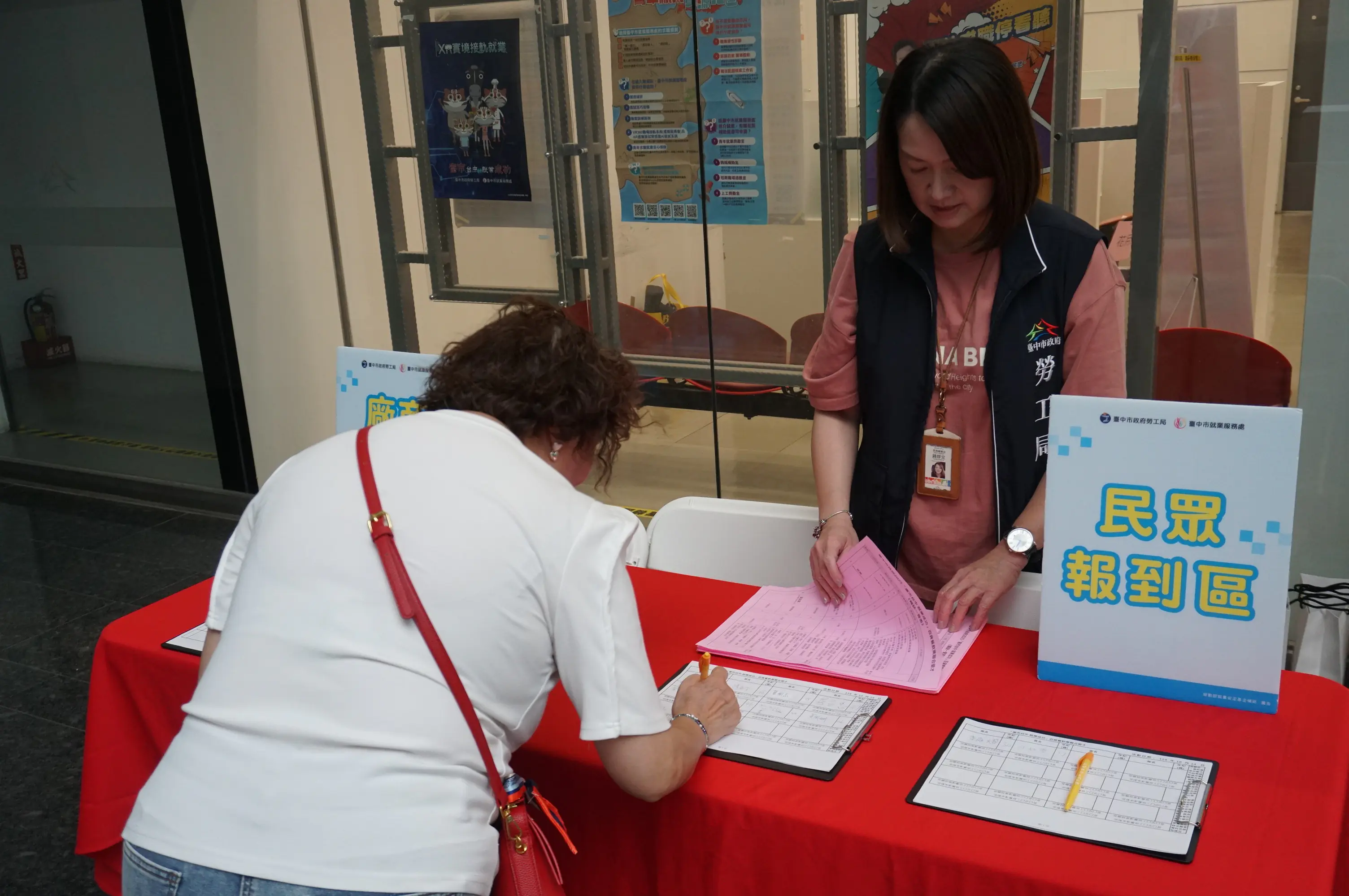 青年創未來、女力展風采! 中市勞工局3月份邀160家企業提供超過8,700個職缺招募人才! 青年創未來、女力展風采! 中市勞工局3月份邀160家企業提供超過8,700個職缺招募人才!