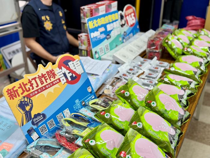 守護春節平安 海山警三大主軸全力維安 11 《圖說》海山分局治安座談會宣導品。〈海山分局提供〉