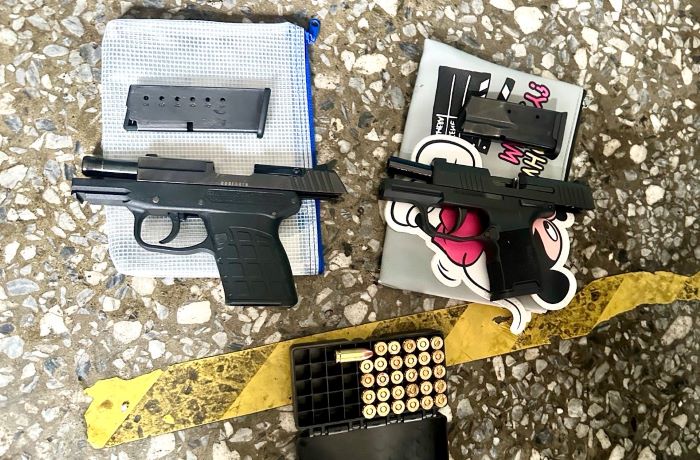 春節前強力掃蕩 海山警查獲出租套房藏槍毒 9 《圖說》現場查獲的手槍及子彈。〈海山分局提供〉