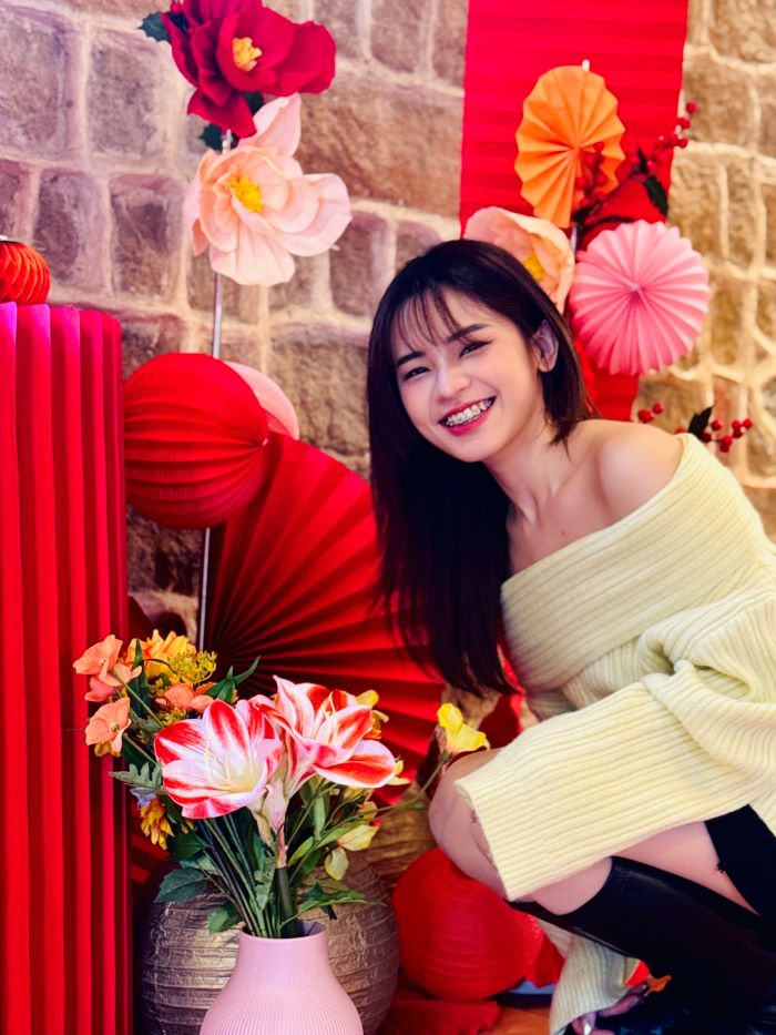 淡古初二開館 「跳古蹟」微健身路線怎麼走都好玩 41 《圖說》淡水崎仔頂施家古厝特別營造傳統春節氛圍,讓民眾在走春同時,感受不同文化交織的年節風情。〈淡古提供〉