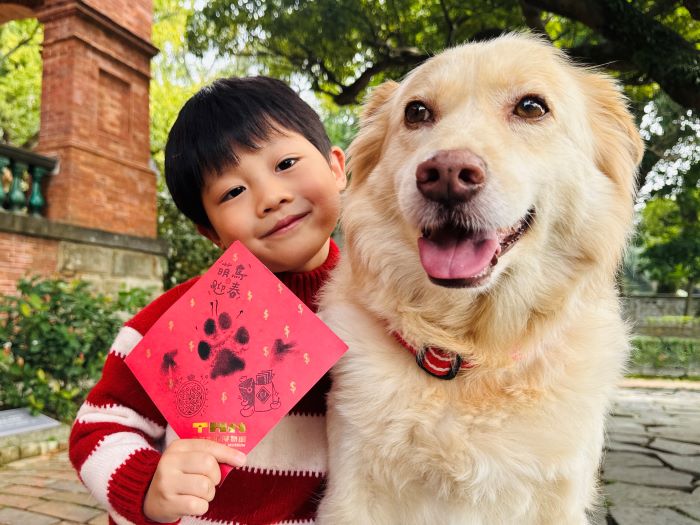 淡古首推寵物「掌印斗方」 春節最萌! 54 《圖說》獨一無二的寵物「掌印斗方」化身今年最可愛的特色春聯。〈淡古提供〉