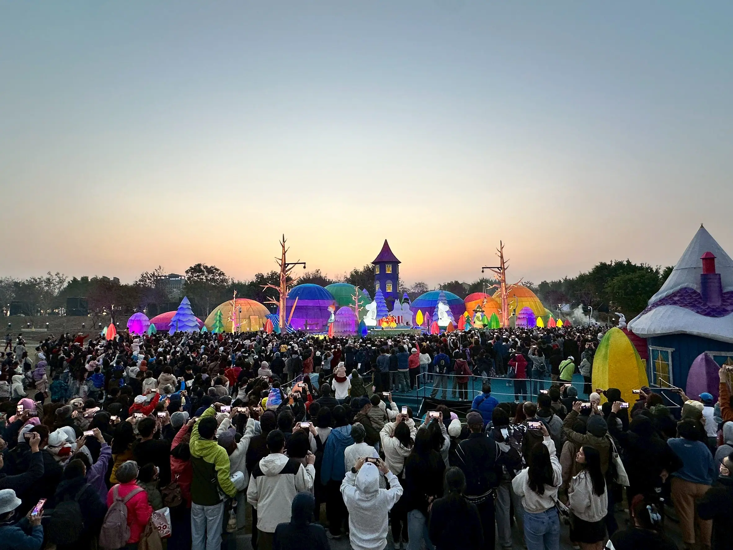 姆明魅力引爆人潮!中台灣燈會3天破百萬 民眾讚:親臨現場更好看 姆明魅力引爆人潮!中台灣燈會3天破百萬 民眾讚:親臨現場更好看