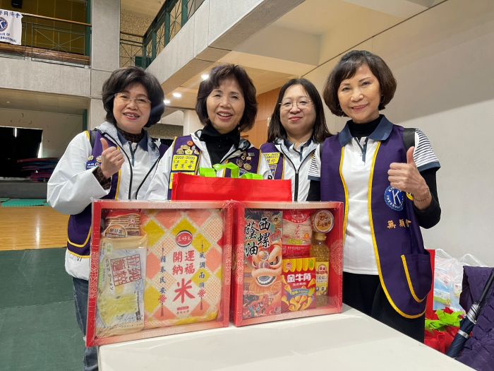 捐紅包物資獻愛心 〈新北無類同濟會〉春節前夕送暖 16 《圖說》無類同濟會提供物資。〈社會局提供〉