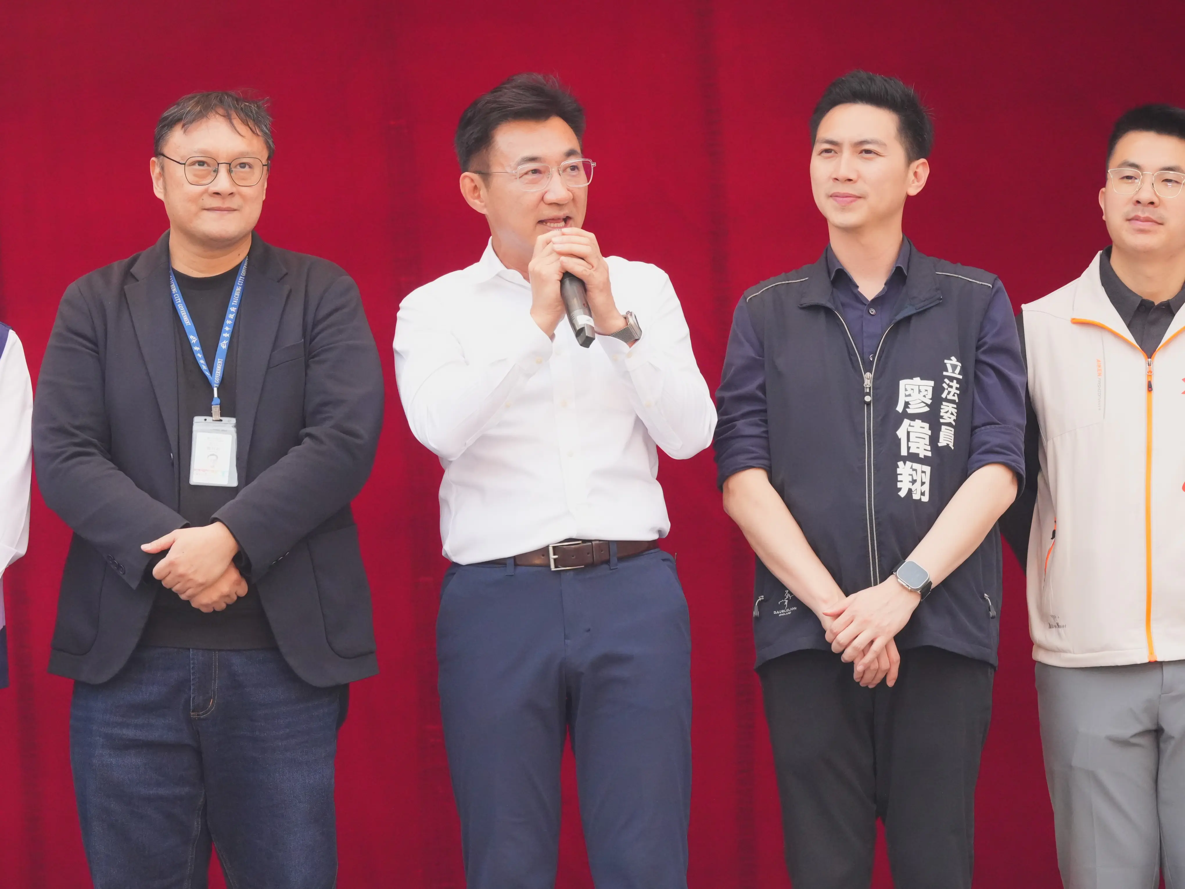 明華園《獅子王》龍井三陽玉府天宮熱力開演慶天公生 鄭副市長贈匾「昊天開泰」肯定廟方護佑地方 明華園《獅子王》龍井三陽玉府天宮熱力開演慶天公生 鄭副市長贈匾「昊天開泰」肯定廟方護佑地方