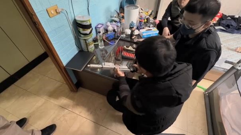 罕見「左輪散彈槍」現蹤 中市警刑大跨縣市破非法槍械案 罕見「左輪散彈槍」現蹤 中市警刑大跨縣市破非法槍械案