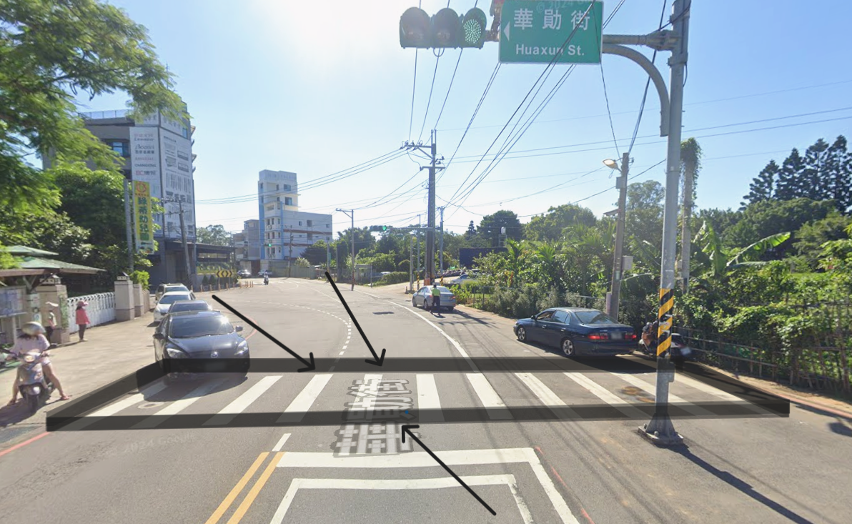 孩子的安全不能打折!仁福里里長李秀琴會同黃崇真議員服務處 會勘幼兒園前高風險路口 如圖所示,華勛街和華安二街在幼兒園前交會,形成Y字三叉路口,若行人穿越馬路意外風險高,因此號誌設計為所有路口紅燈時行人才允許通行。(記者翻攝)