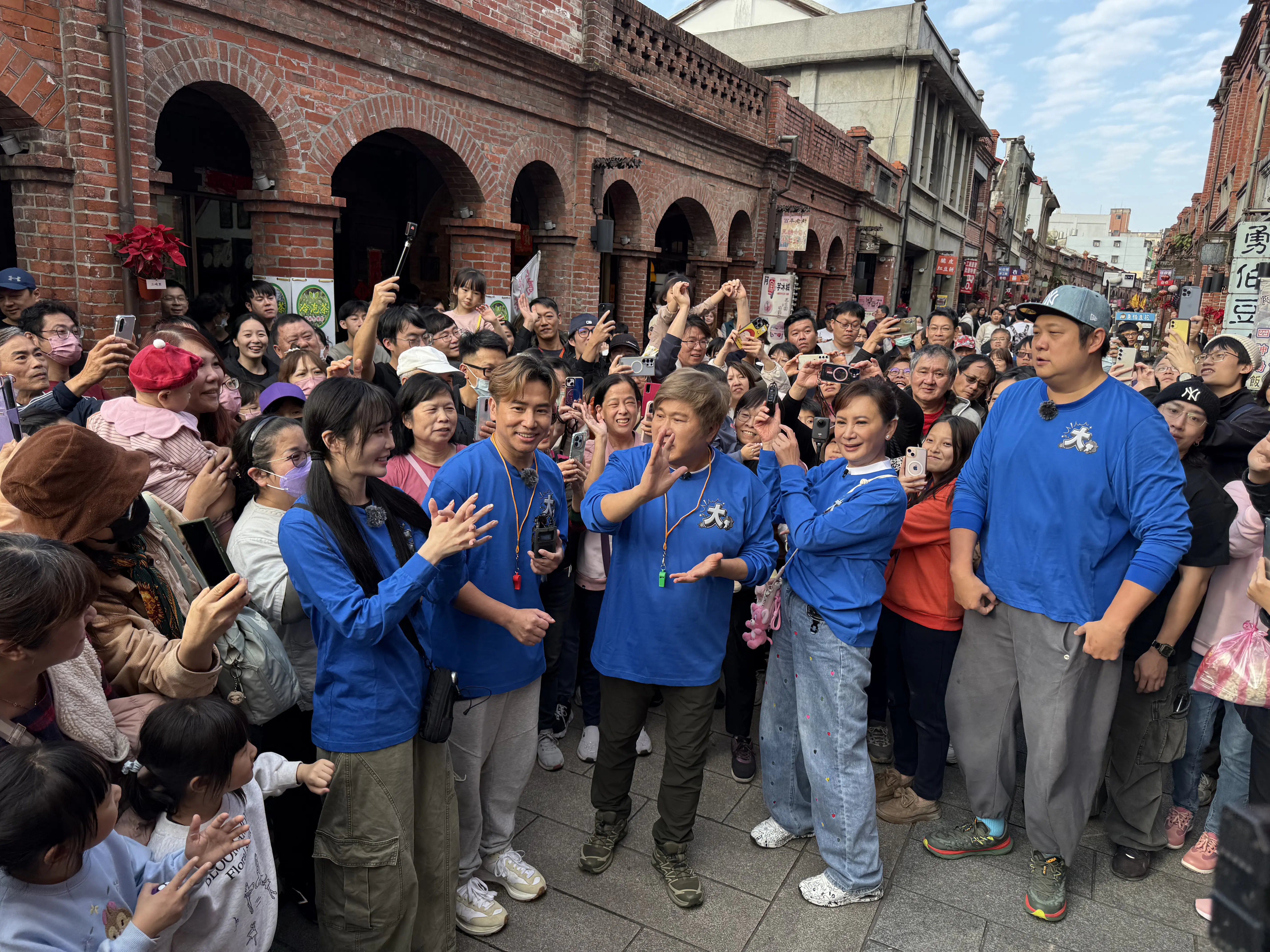 《週末最強大》胡瓜嬌羞咬手指嘎一角 現場吐一片 《週末最強大》胡瓜嬌羞咬手指嘎一角 現場吐一片
