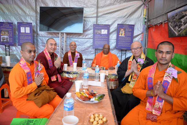 苗栗覺行寺動土 證達上人弘願化行願千餘人共襄盛舉 21 《圖說》斯里蘭卡龍喜國際佛教大學創辦人強帝瑪大法師遠道出席道賀,讚歎證達上人效法世尊出家,致力弘揚佛法。〈覺行寺提供〉