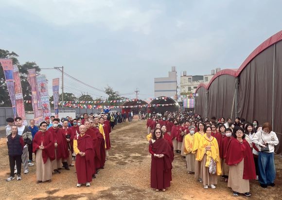 覺行寺初六舉行動工大典 萬燈供佛祈福法會圓滿 18 《圖說》為期兩天的法會吸引了來自台灣、香港、泰國、馬來西亞、新加坡、日本、美國及澳洲等海內外逾千人次善信共襄盛舉。〈主辦單位提供〉