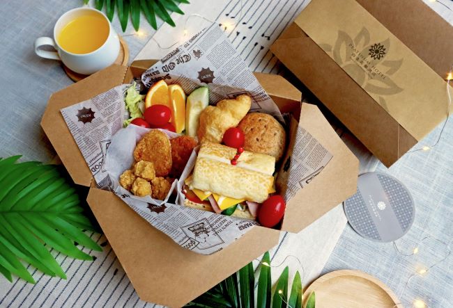 白天縱走山林、夜賞螢火星空 新北微笑山線今起報名 22 《圖說》和美山賞螢聯手四星級白金花園酒店,推出春季限定野餐盒。〈觀旅局提供〉