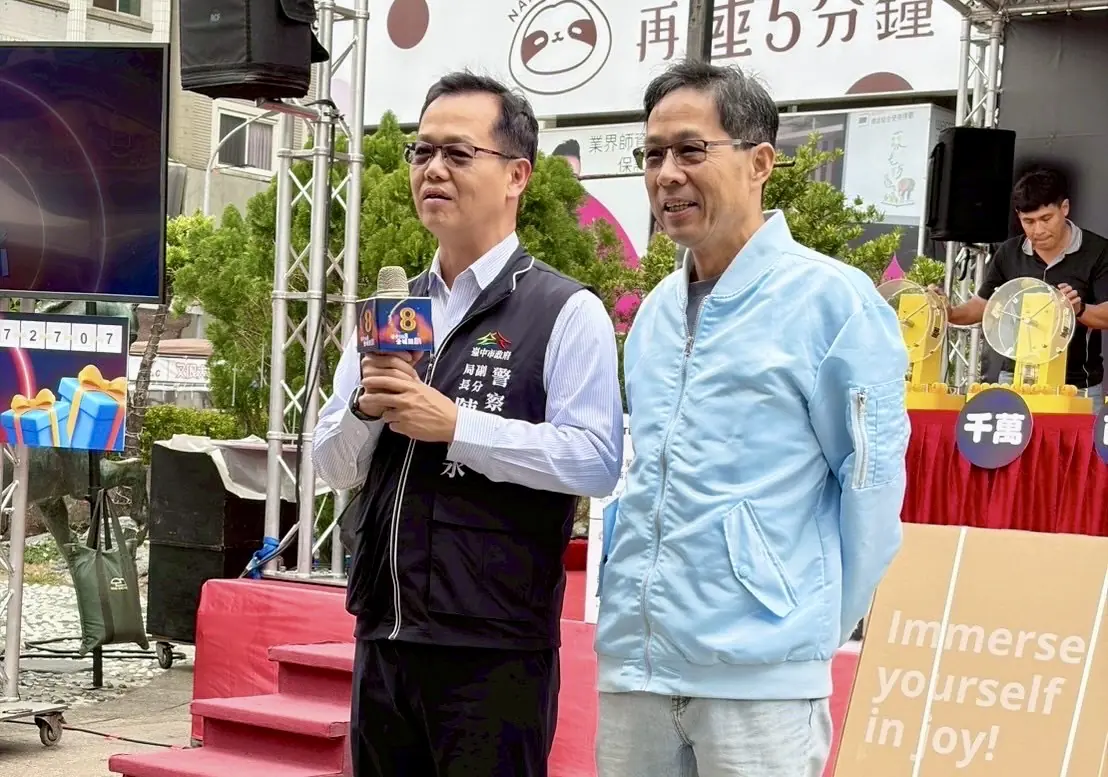 幫老婆買衣服中大獎! 台中「Hi8」一中街商圈抽出10名8萬8千元得主 幫老婆買衣服中大獎! 台中「Hi8」一中街商圈抽出10名8萬8千元得主