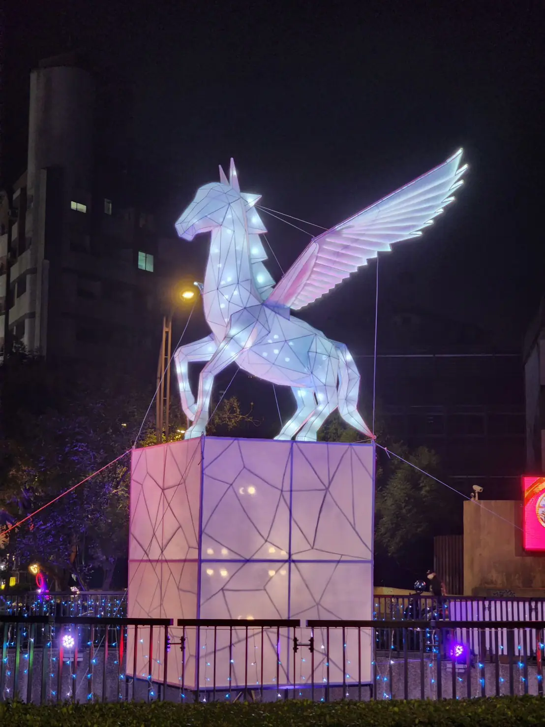 三大水岸燈區串聯台中豐原夜景 水利局打造「光之河谷」春節幸福光廊 三大水岸燈區串聯台中豐原夜景 水利局打造「光之河谷」春節幸福光廊