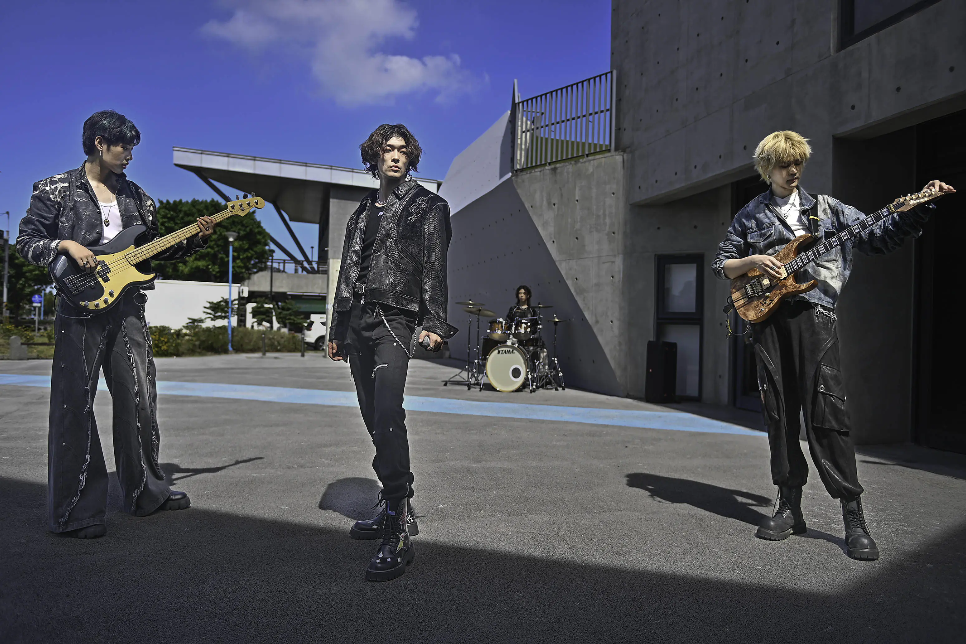 帕拉斯凌晨三點開工拍MV 不畏艷陽穿皮衣帥氣取景 汗流浹背完成 帕拉斯凌晨三點開工拍MV 不畏艷陽穿皮衣帥氣取景 汗流浹背完成