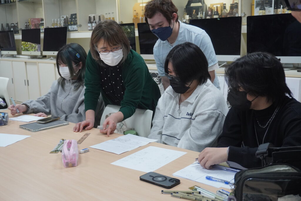 日本漫畫大師現身嶺東科大 跨海動漫工作坊報名即秒殺 51 %E9%87%91%E7%AF%89%E9%A0%86%E5%AD%90%E8%80%81%E5%B8%AB%E6%8C%87%E5%B0%8E%E5%AD%B8%E5%93%A1%E5%9B%9B%E6%A0%BC%E6%BC%AB%E7%95%AB%E6%89%8B%E7%B9%AA%E6%8A%80%E5%B7%A7 1024x683 1