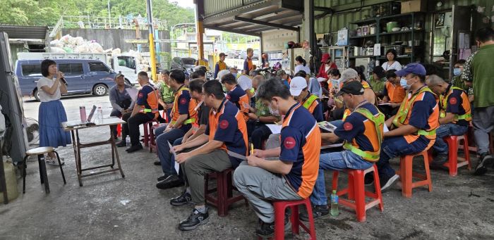 結合實務宣導 新北環保局財產申報抽籤不再冷冰冰 32 《圖說》環保局廉政宣導,透過實例說明,讓法規不再冷冰冰。〈環保局政風室提供〉