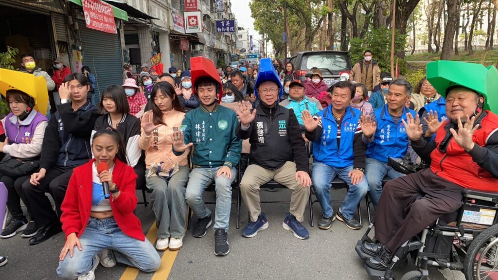 嘉義市「寒冬送暖」活動登場!張啓楷允諾支持調整貧窮線標準 嘉義市「寒冬送暖」活動登場!張啓楷允諾支持調整貧窮線標準