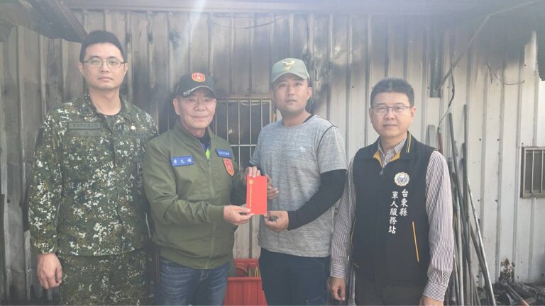 軍中袍澤情誼不缺席！陸專校友會關懷火災受災戶陳姓上士