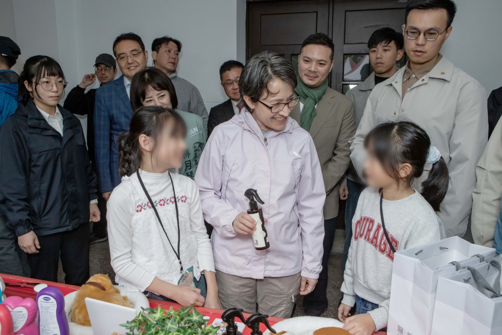 愛心承諾!副總統蕭美琴出席歲末聯歡童樂會與弱勢兒童共度佳節 28 03副總統蕭美琴出席歲末聯歡童樂會與弱勢兒童共度佳節