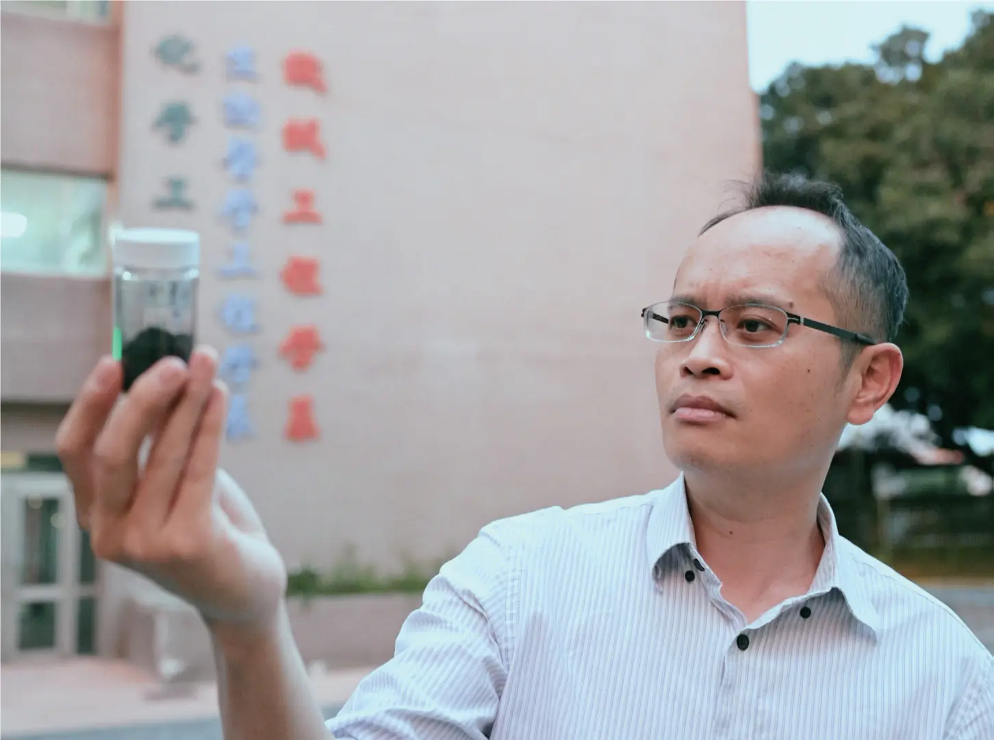 中原大學劉偉仁獲國科會傑出研究獎 展現能源材料國際影響力 中原大學劉偉仁獲國科會傑出研究獎 展現能源材料國際影響力