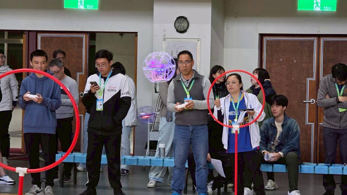 全台首批無人機足球裁判誕生 新世代科技體育啟航 全台首批無人機足球裁判誕生 新世代科技體育啟航
