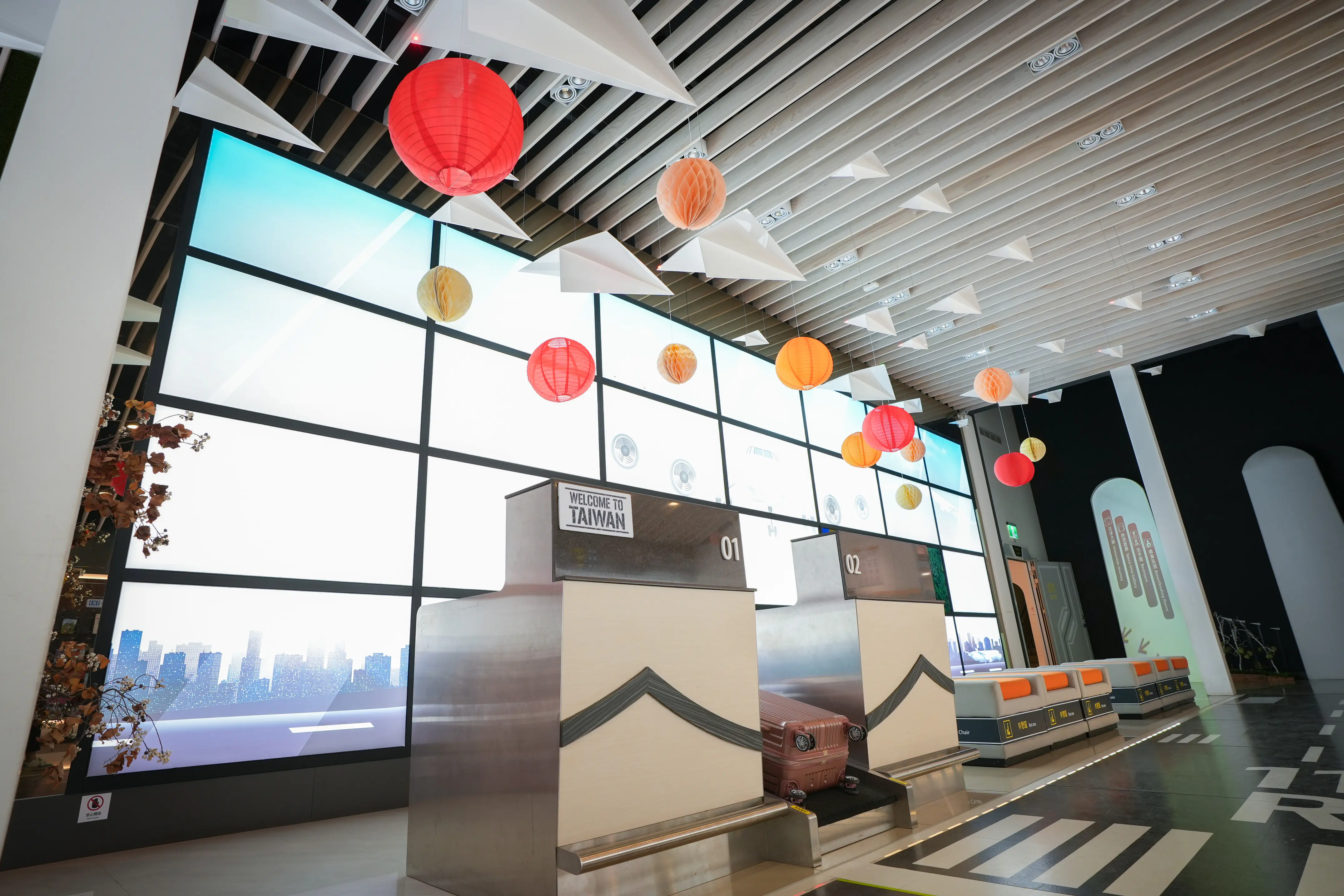 中央公園「小年獸明信片」亮相! 盧市長寫下「平安幸福」送給市民家人 中央公園「小年獸明信片」亮相! 盧市長寫下「平安幸福」送給市民家人