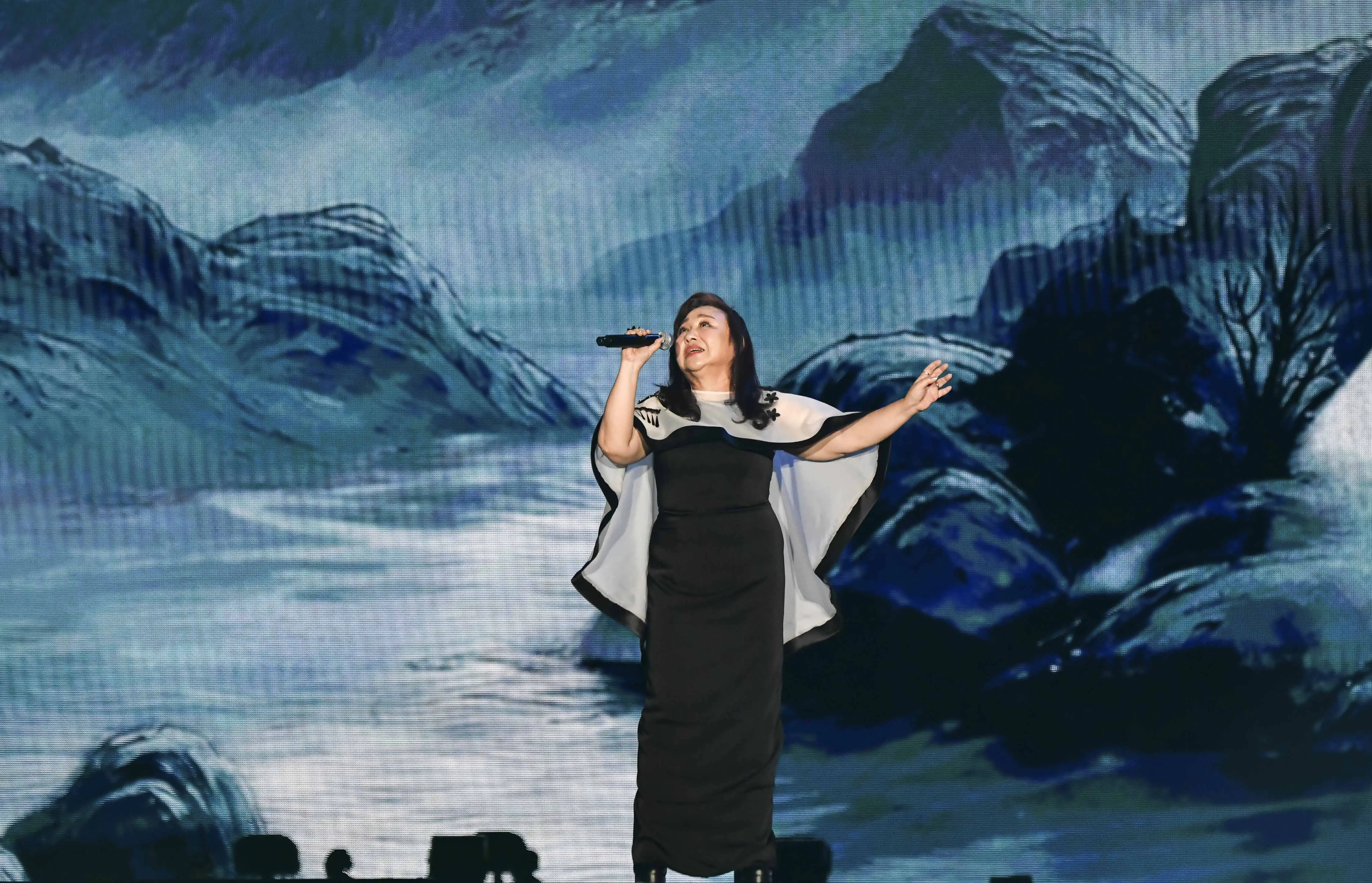 公視除夕起連續四晚轉播《臺北大巨蛋 民歌大團圓》集結74位歌手同台盛會 成為楊弦過世前最後一次演出 公視除夕起連續四晚轉播《臺北大巨蛋 民歌大團圓》集結74位歌手同台盛會 成為楊弦過世前最後一次演出