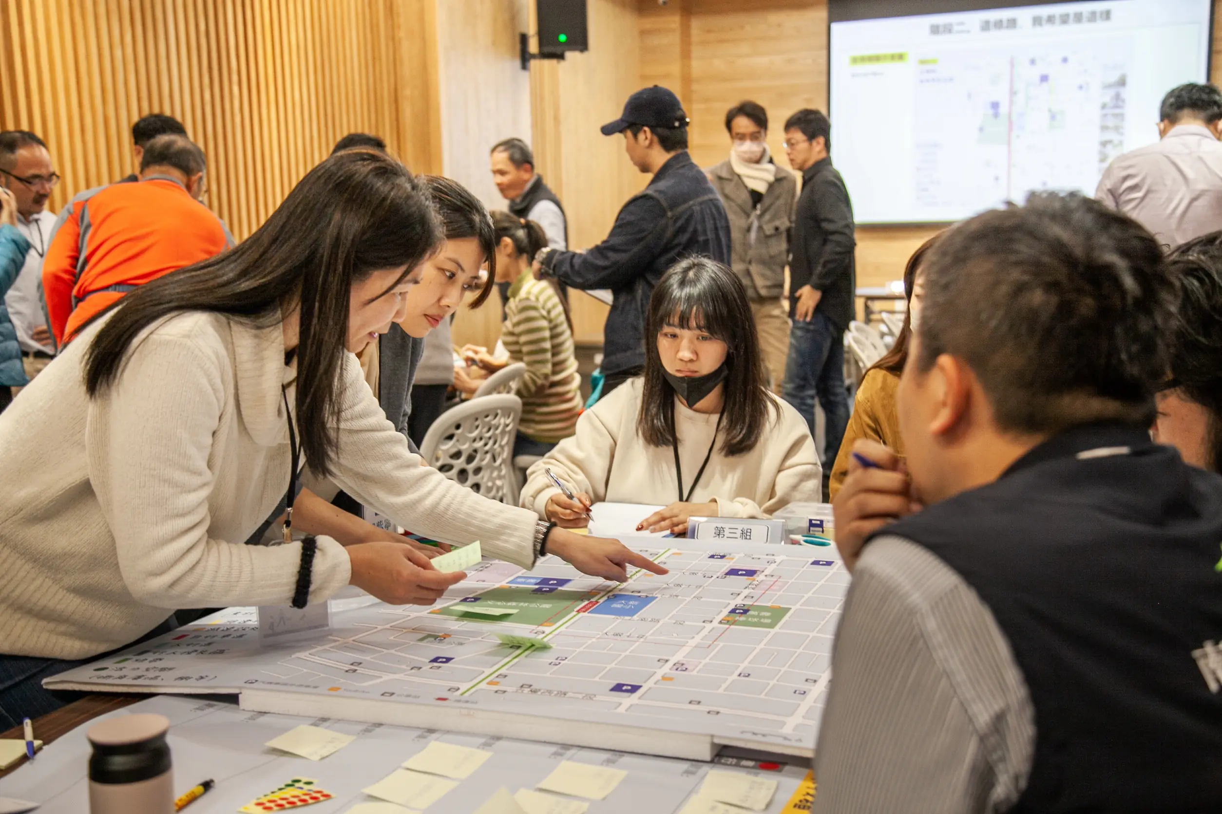 翻轉「向上路」人本交通! 中市建設局辦說明會暨工作坊 廣納地方意見凝聚共識! 翻轉「向上路」人本交通! 中市建設局辦說明會暨工作坊 廣納地方意見凝聚共識!