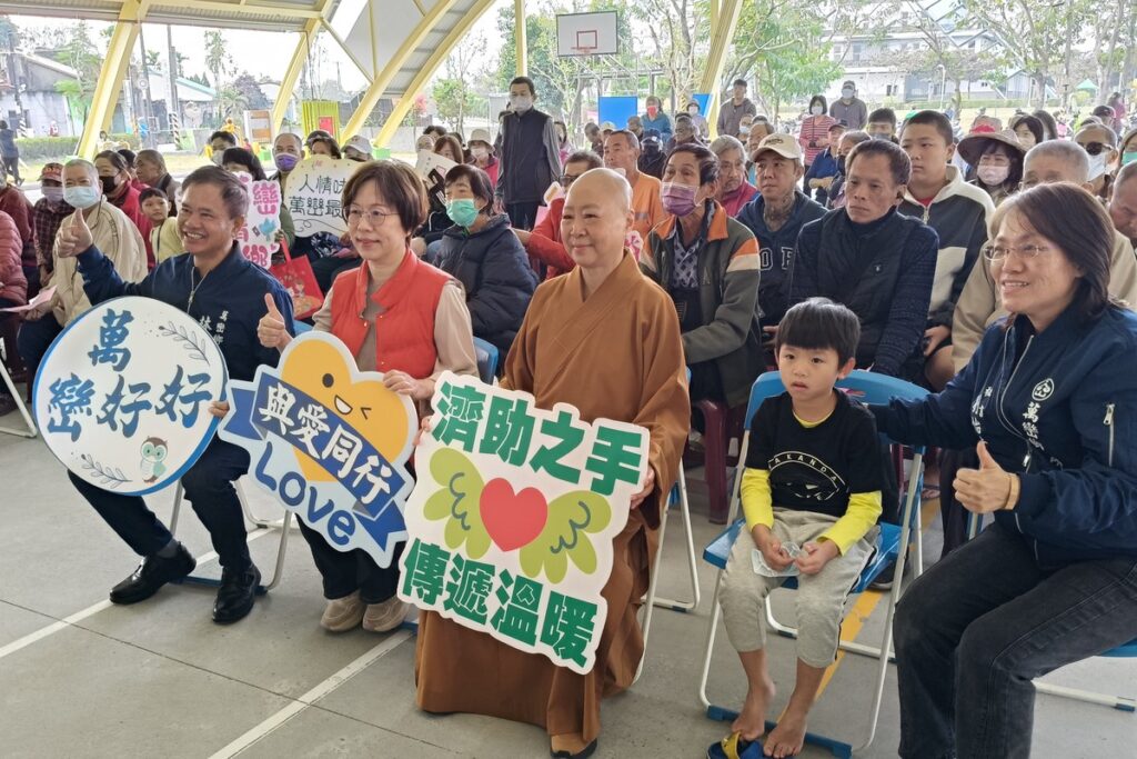 五大寺院送暖迎春 釋見引捐助急難金溫暖千戶 五大寺院送暖迎春 釋見引捐助急難金溫暖千戶